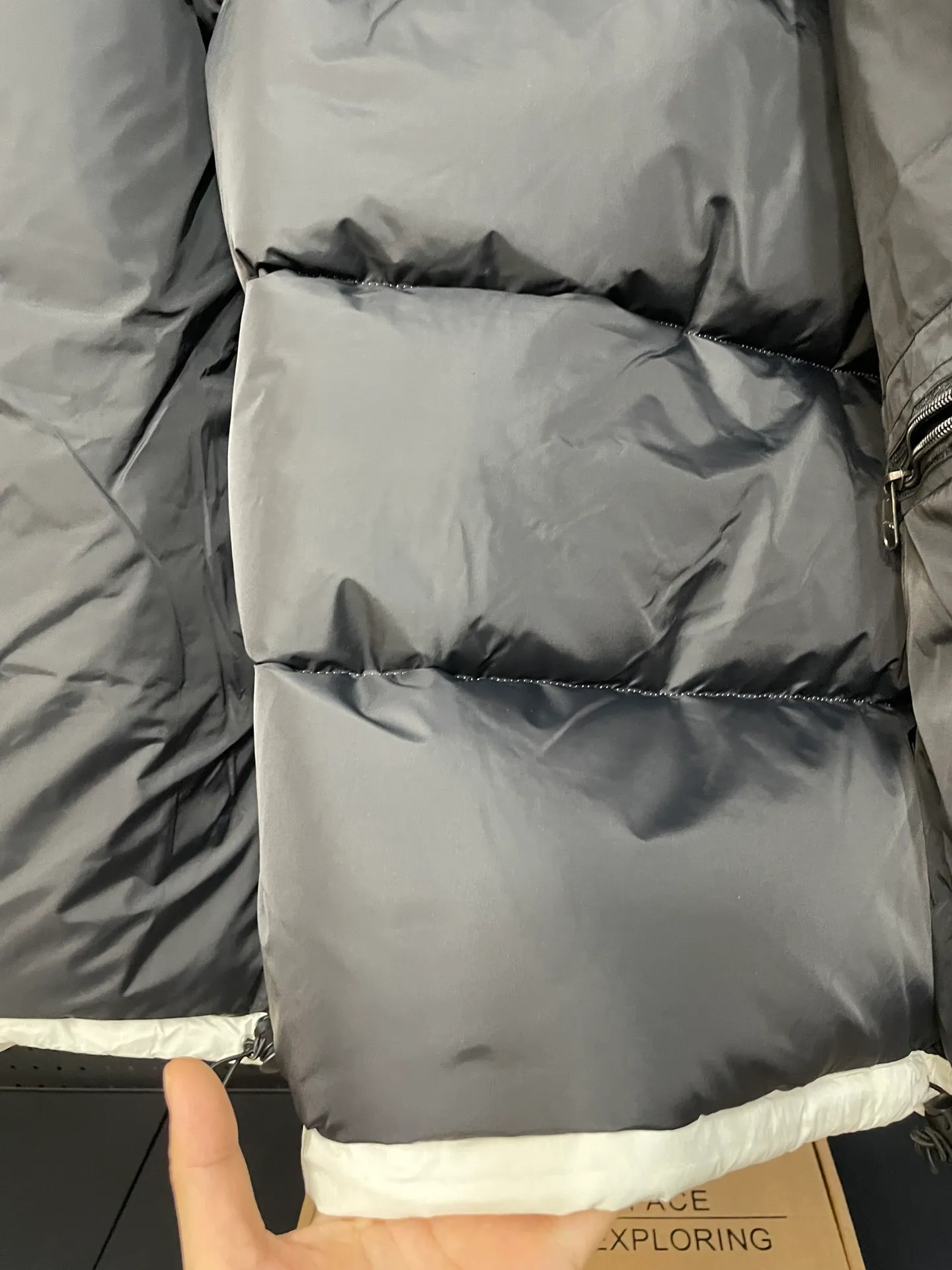 White 【The North Face 1996Nuptse 1996/Classic / / 】 ： The North Face" 、 。 The North Face" 。 The North Face。 。 , 。 The North Face" , Yosemite Half Dome, 。 + ： ✅ ：RDS Quality 700 / 280g ✅ ： ✅ ：YKK ISO 9000Quality ZP ✅ ：340TPremium ✅ ： ， ， Lightweight 。 ： ： DWR (DWR ） ～ ： 700 （RDS ) 1990 ， ， ， ， Lightweight 。